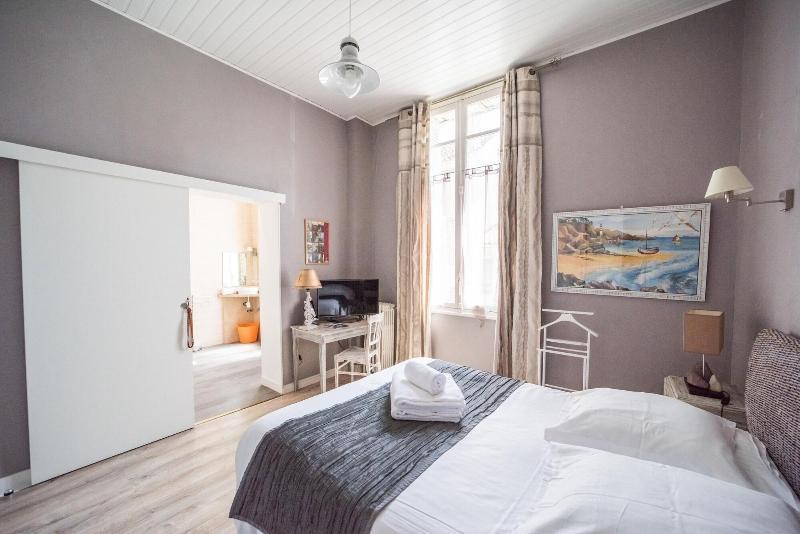 Hotel Souvenirs De Familles Saintes Εξωτερικό φωτογραφία