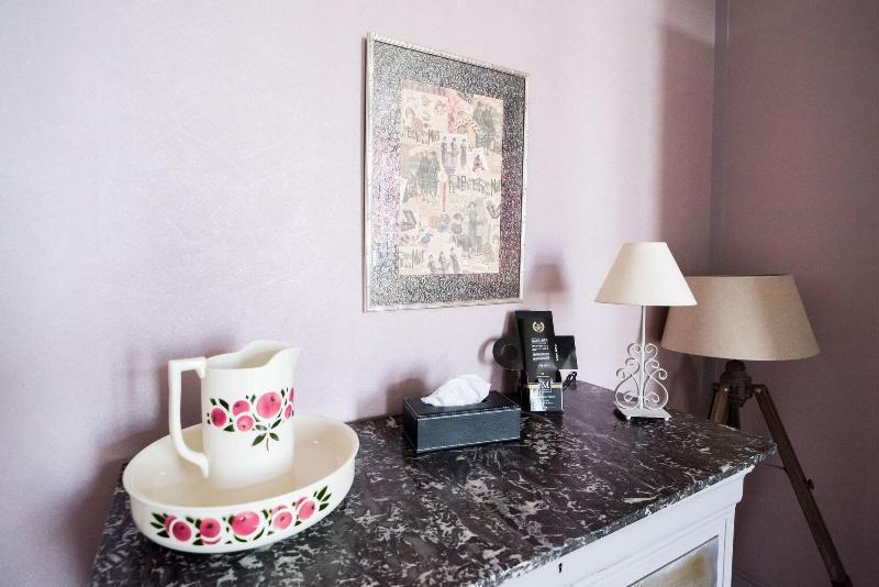 Hotel Souvenirs De Familles Saintes Εξωτερικό φωτογραφία