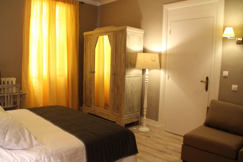 Hotel Souvenirs De Familles Saintes Εξωτερικό φωτογραφία