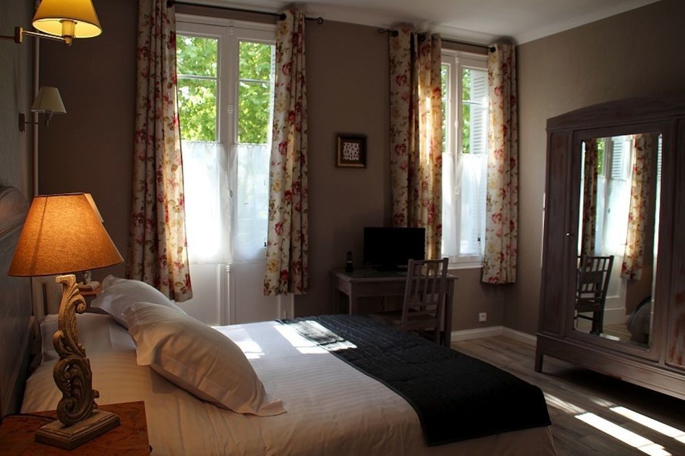 Hotel Souvenirs De Familles Saintes Εξωτερικό φωτογραφία