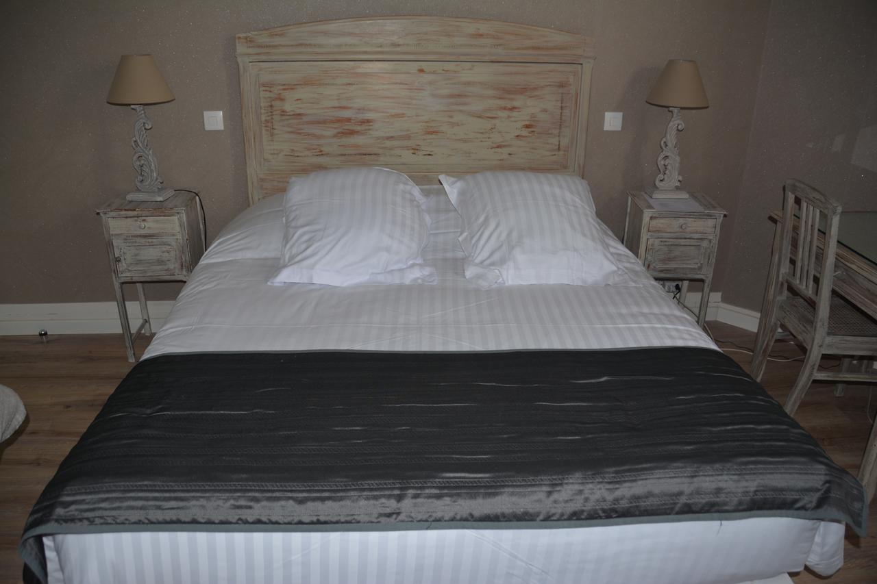 Hotel Souvenirs De Familles Saintes Εξωτερικό φωτογραφία