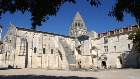 Hotel Souvenirs De Familles Saintes Εξωτερικό φωτογραφία
