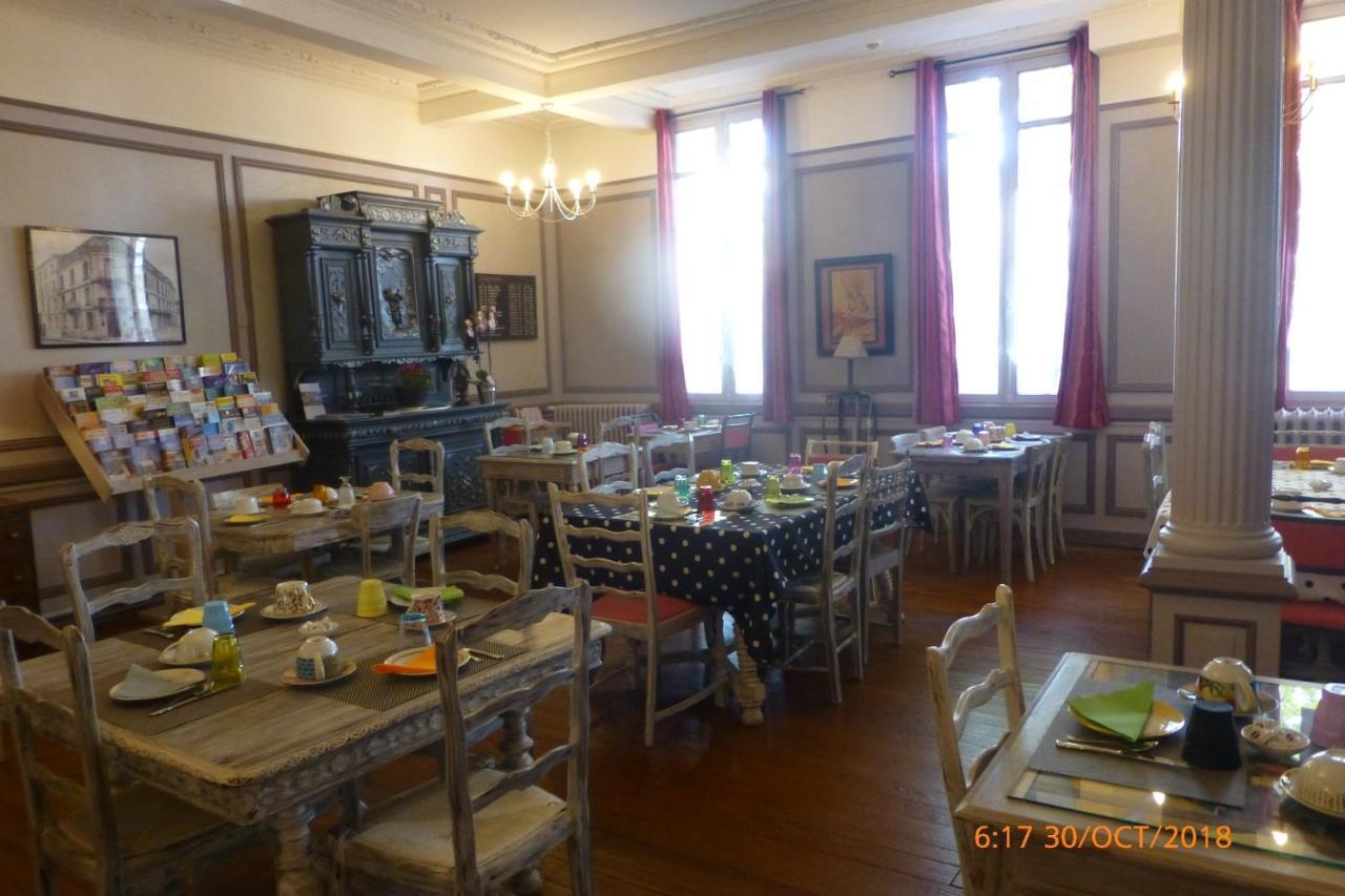 Hotel Souvenirs De Familles Saintes Εξωτερικό φωτογραφία